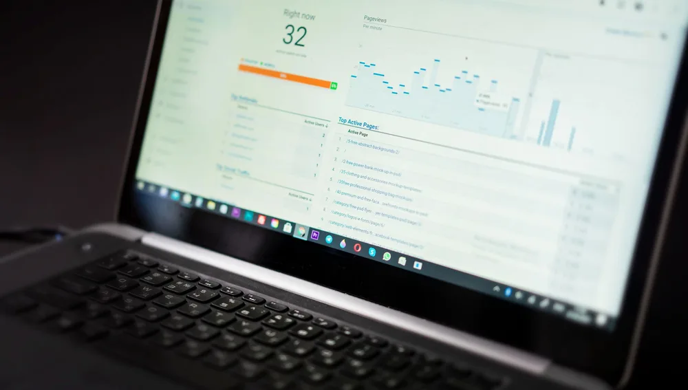 analisis data dan dashboard SEO untuk proses kerja jasa SEO Surabaya
