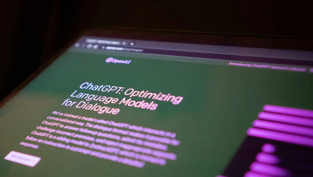 Laptop menampilkan platform AI yang dipakai bisnis kecil untuk bekerja lebih cepat