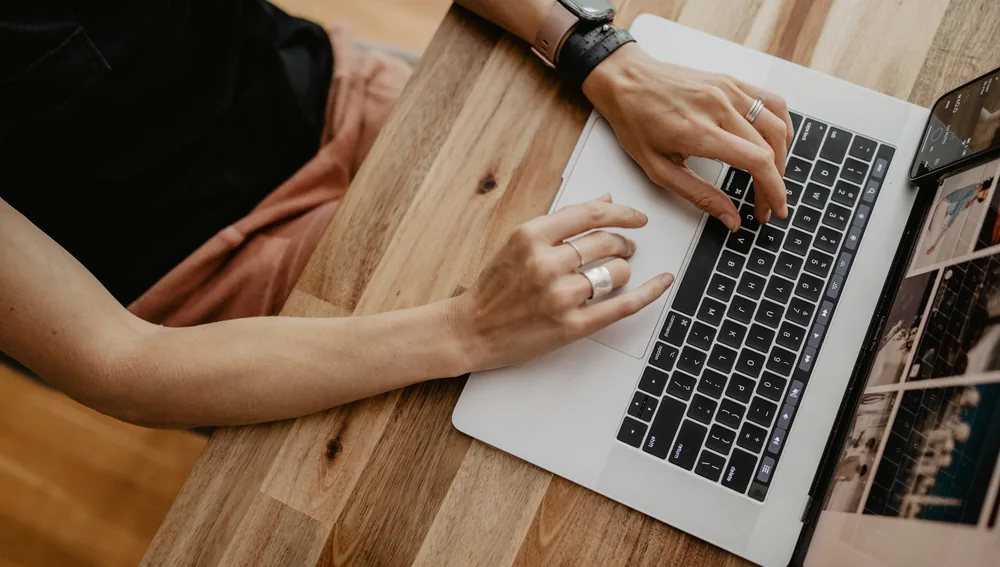 Jasa Pembuatan Website Profesional untuk Usaha Jasa di Surabaya